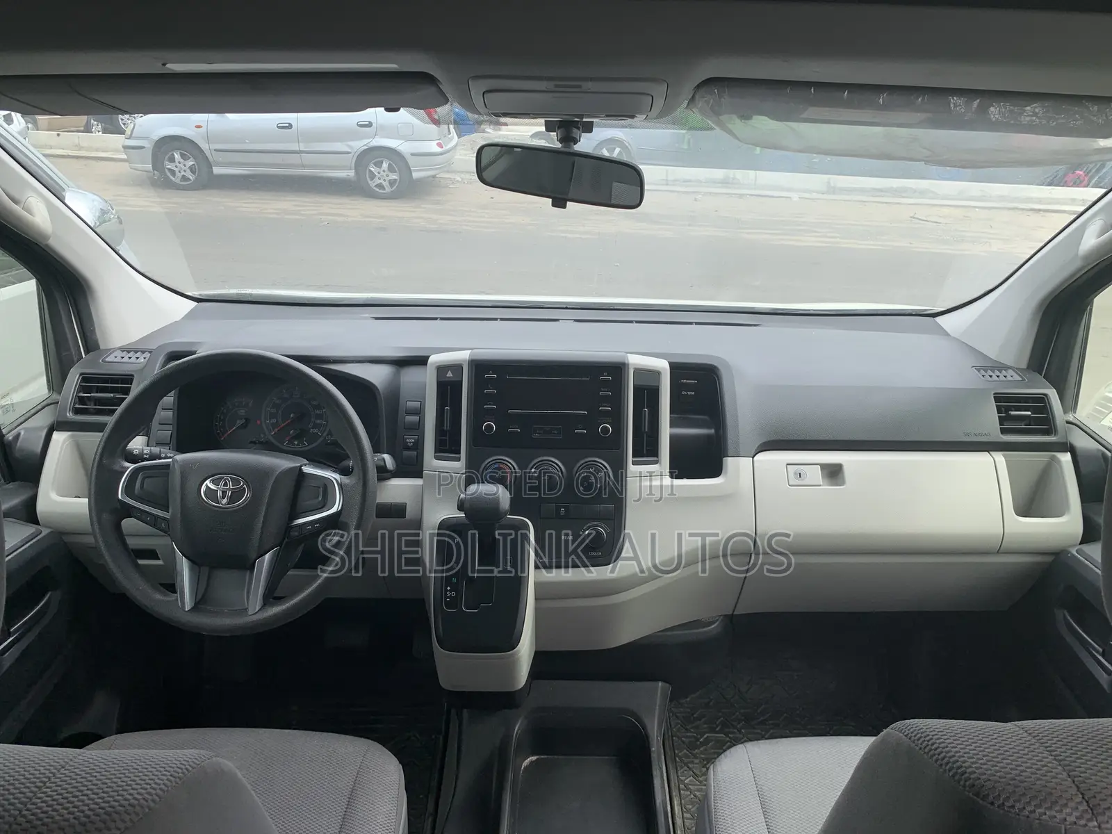Toyota HiAce 2021 White