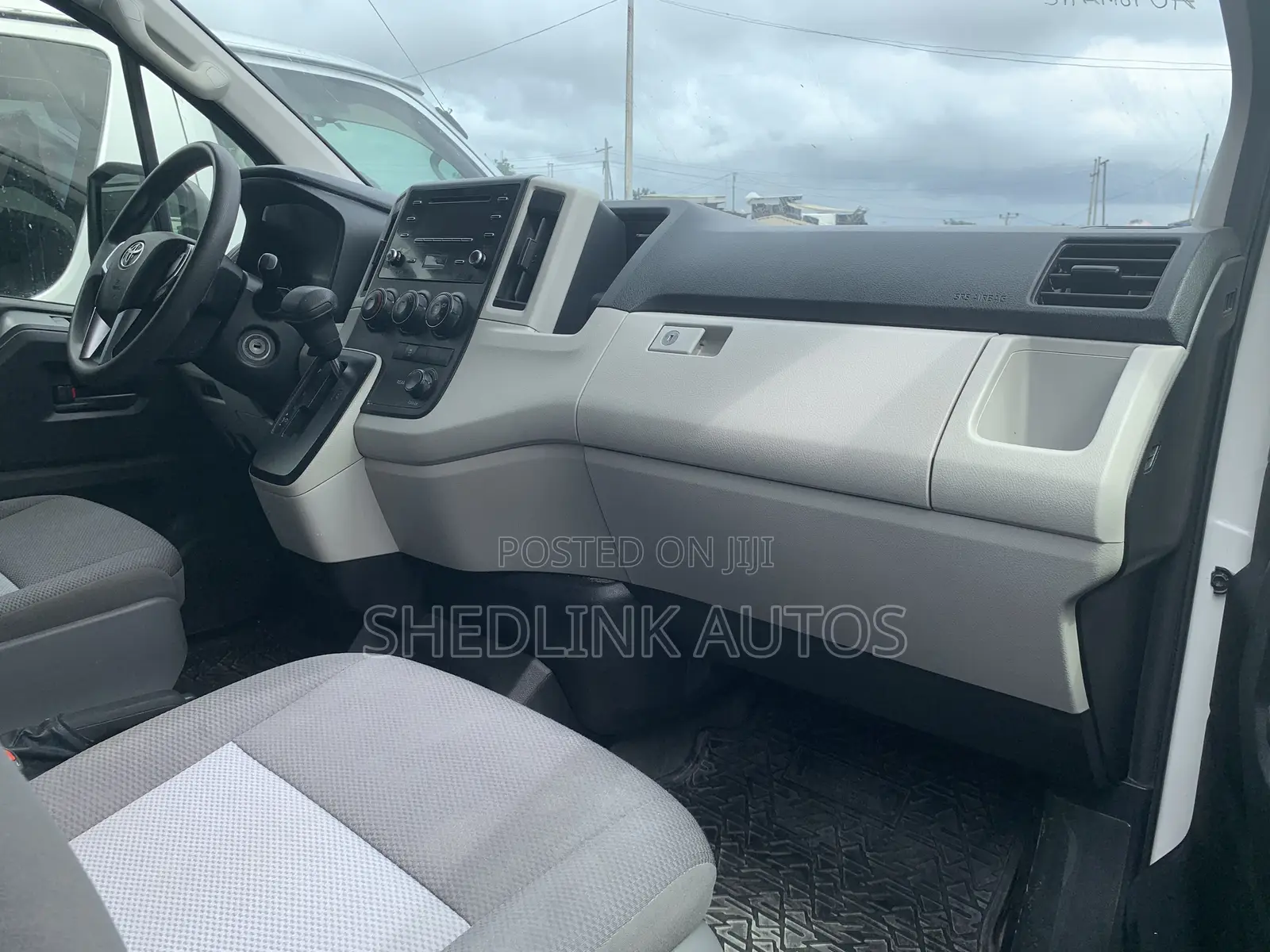 Toyota HiAce 2021 White