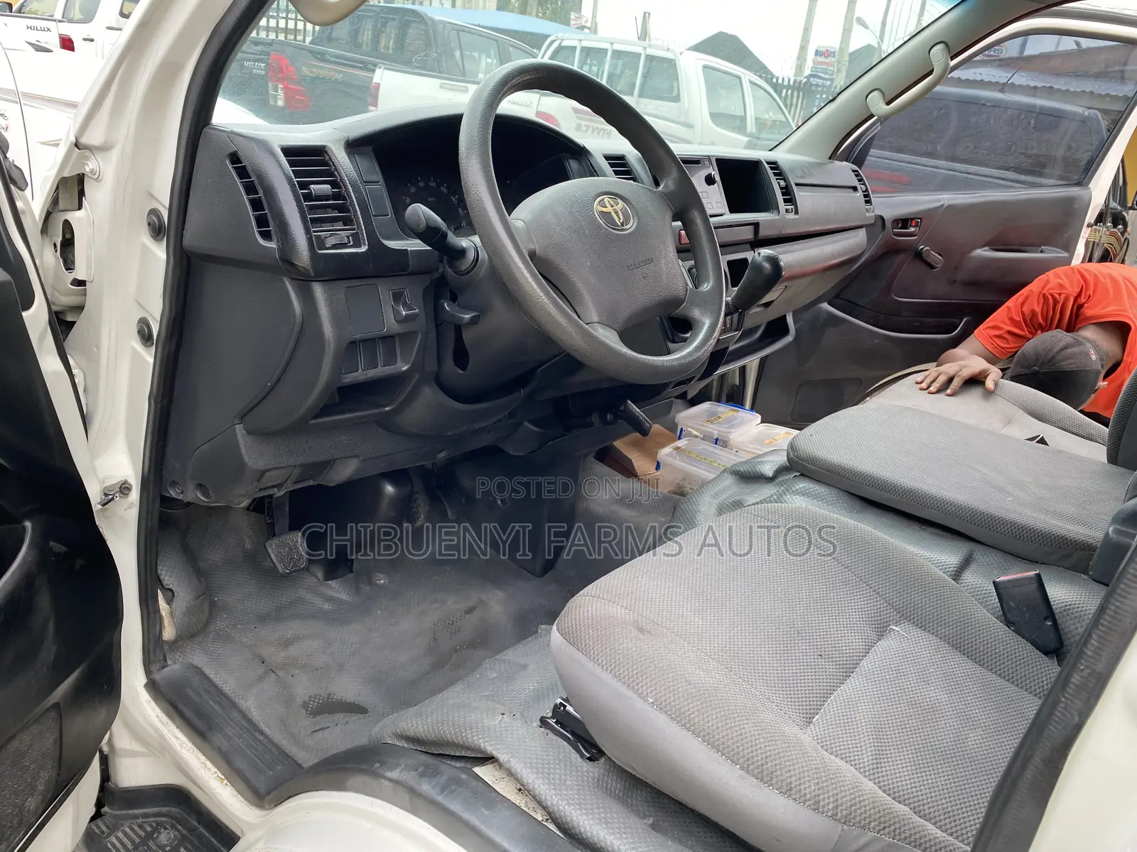 Toyota HiAce 2017 White