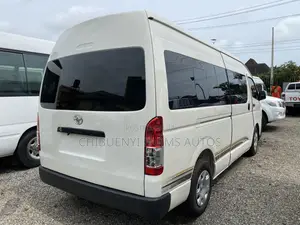 Toyota HiAce 2017 White