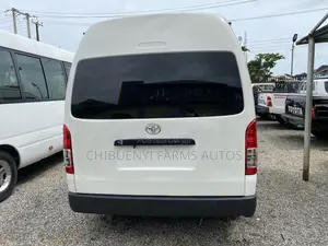 Toyota HiAce 2017 White