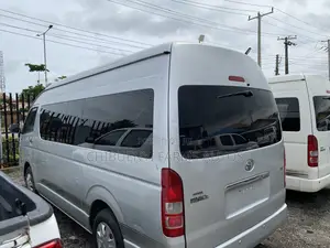 Toyota HiAce 2018 Silver
