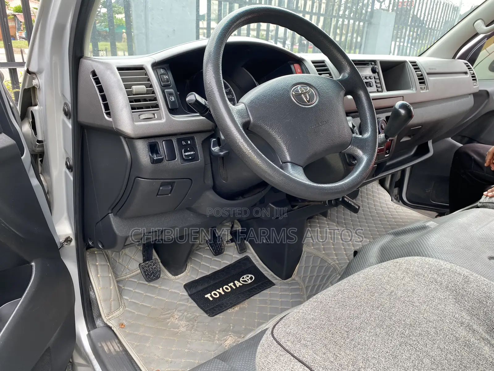 Toyota HiAce 2018 Silver