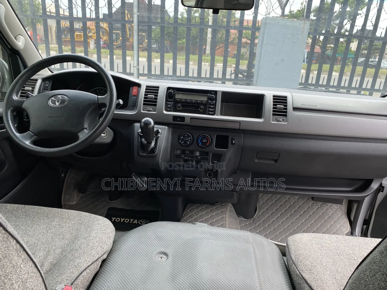 Toyota HiAce 2018 Silver