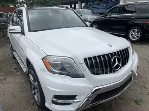 Mercedes-Benz GLK-Class Base GLK 350 4dr AWD 4MATIC (3.5L 6cyl 7A) 2015
