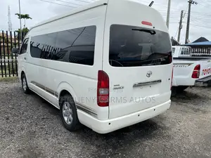 Toyota HiAce 2018 White