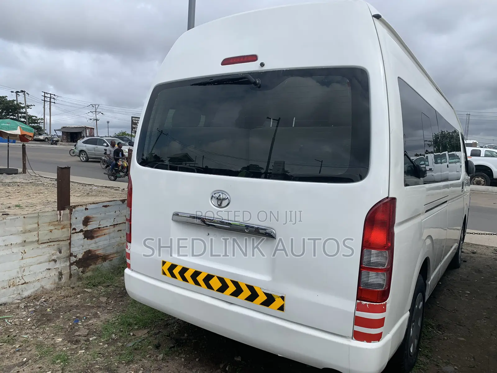 Toyota HiAce 2013 White