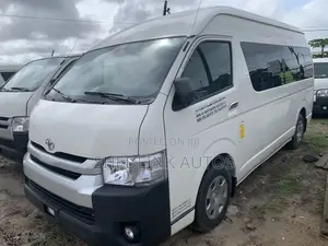 Toyota HiAce 2013 White