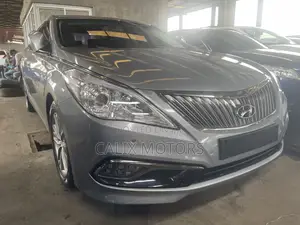 Photo - Hyundai Grandeur 2015 Silver