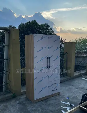 A 4ft Wardrobe With Glossy Door
