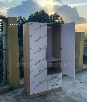 A 4ft Wardrobe With Glossy Door
