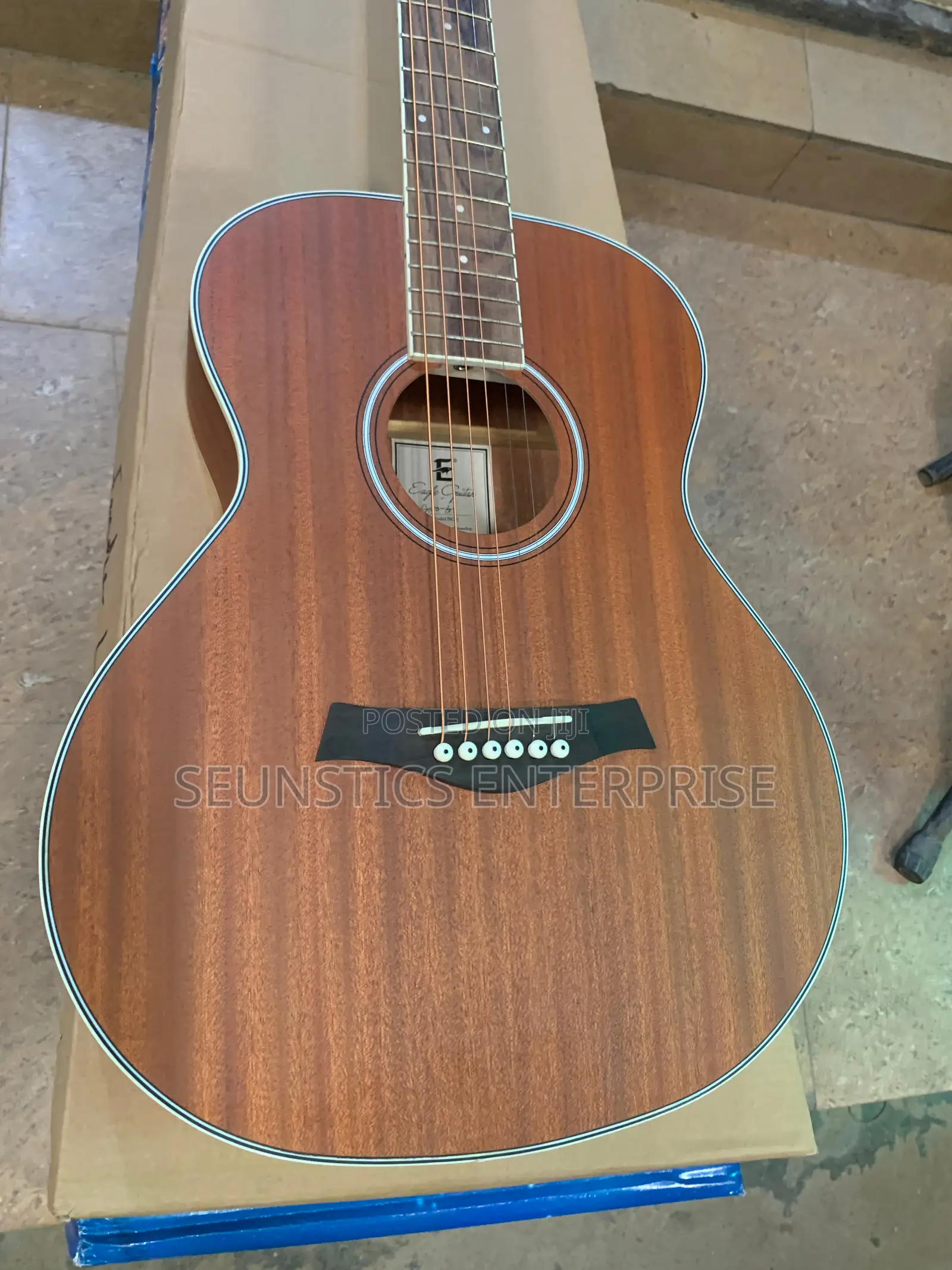 Quality Eagle Pure Acoustic Guitar