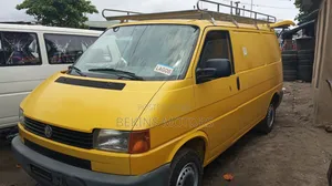 Volkswagen Transporter 2004 Yellow