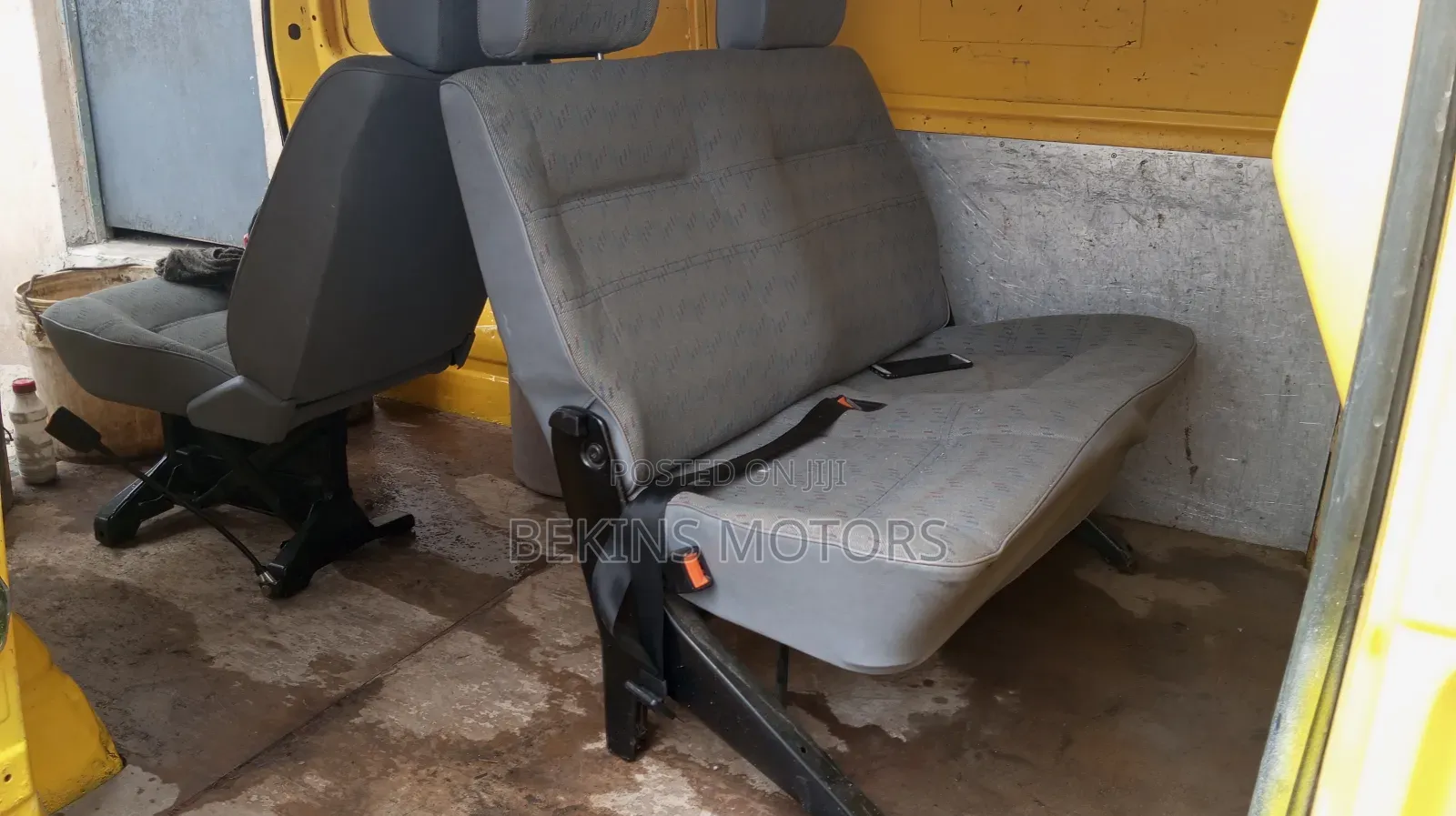 Volkswagen Transporter 2004 Yellow