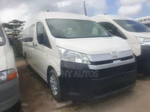Toyota HiAce 2019 White