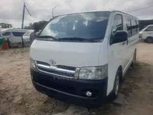 Toyota HiAce 2010 White