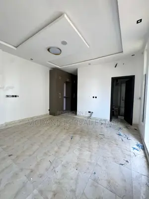 5bdrm Duplex in Chevron for sale