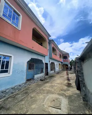 5bdrm Block of Flats in Port-Harcourt for sale