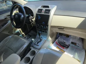Toyota Corolla 2012 Gold