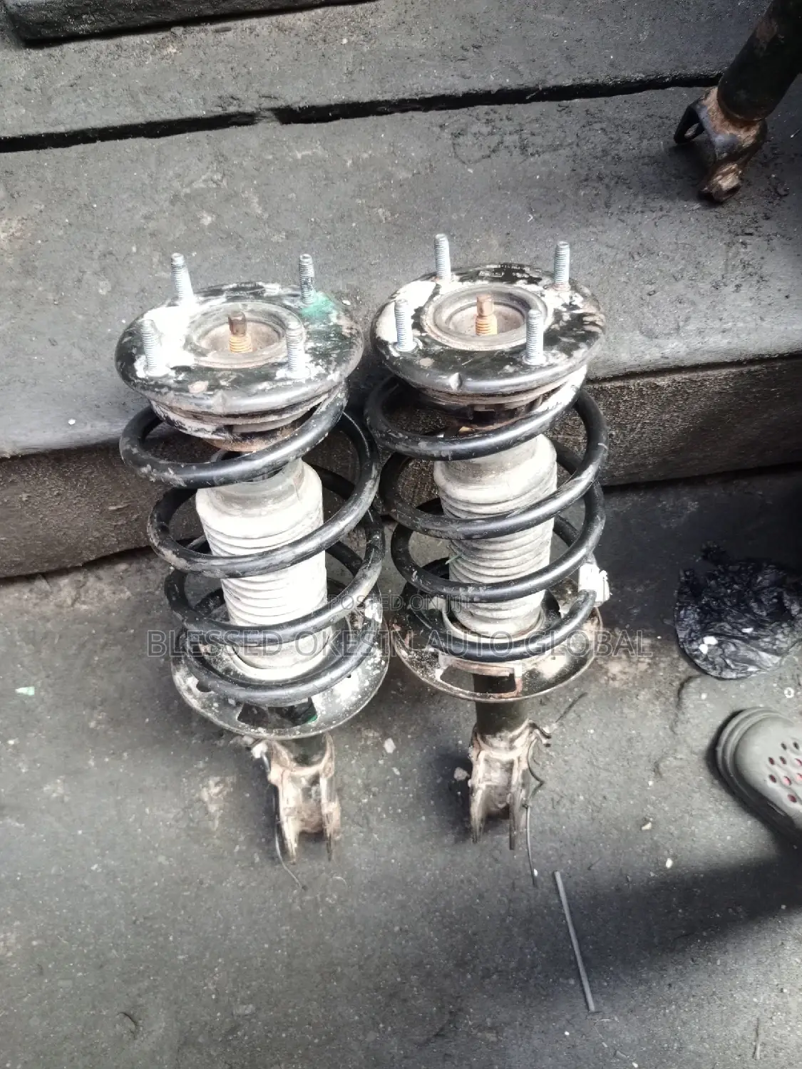 Front Shock Ford Explorer 2013