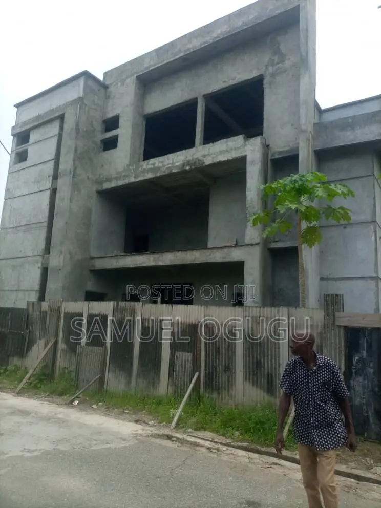 Building Contractors