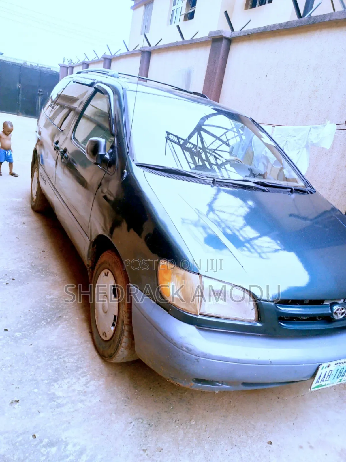 Toyota Sienna Available for Your Service.