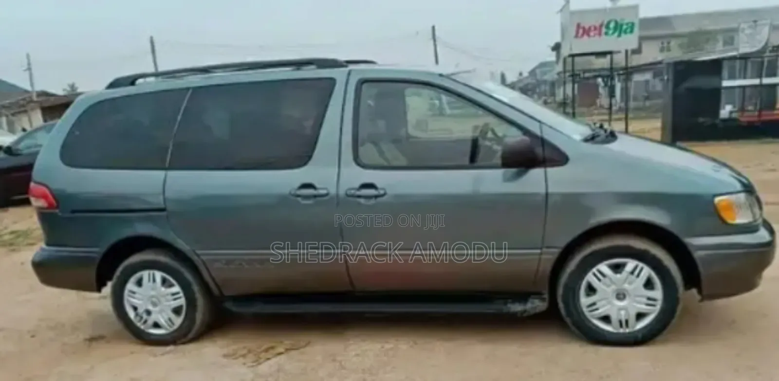 Toyota Sienna Available for Your Service.