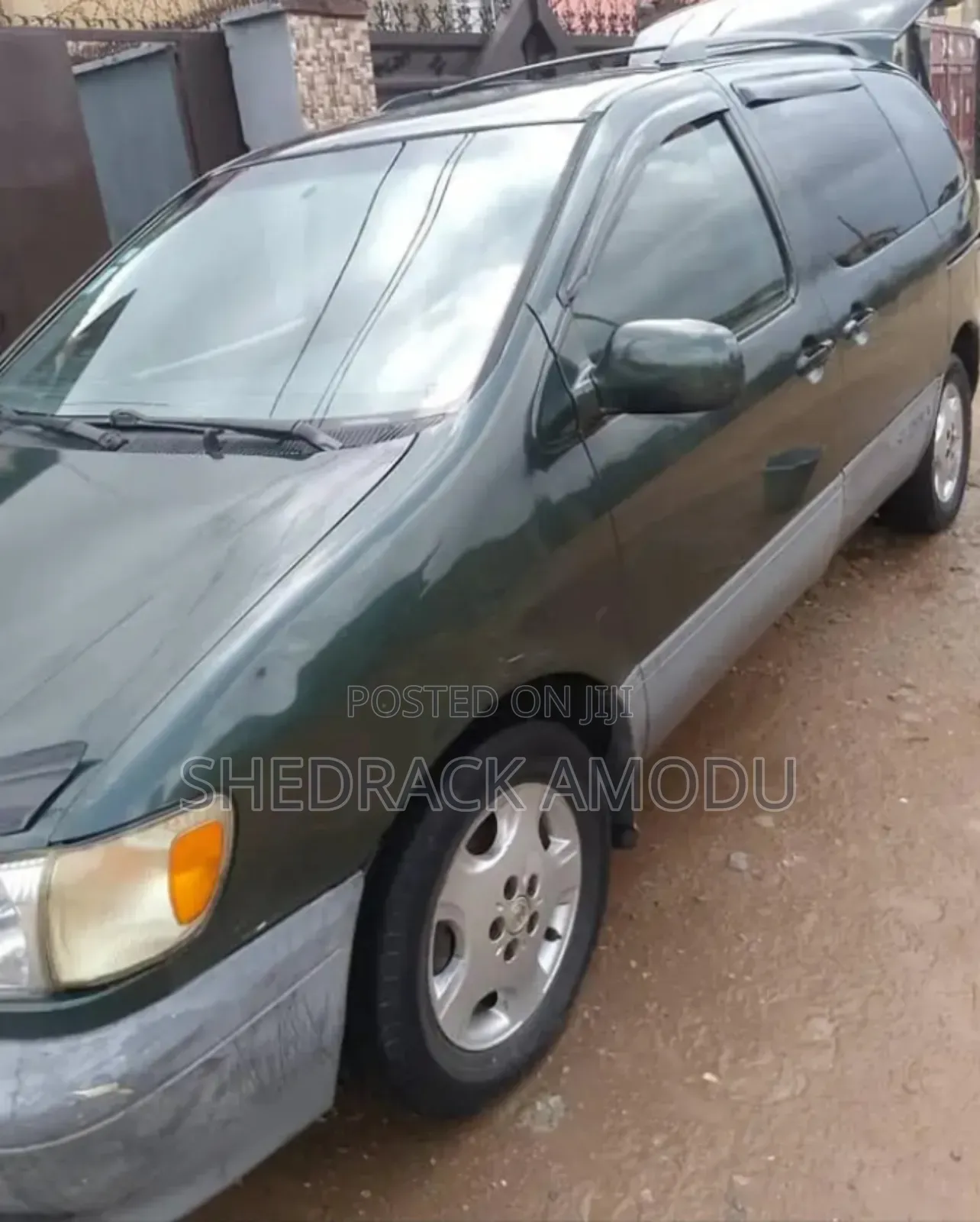 Toyota Sienna Available for Your Service.
