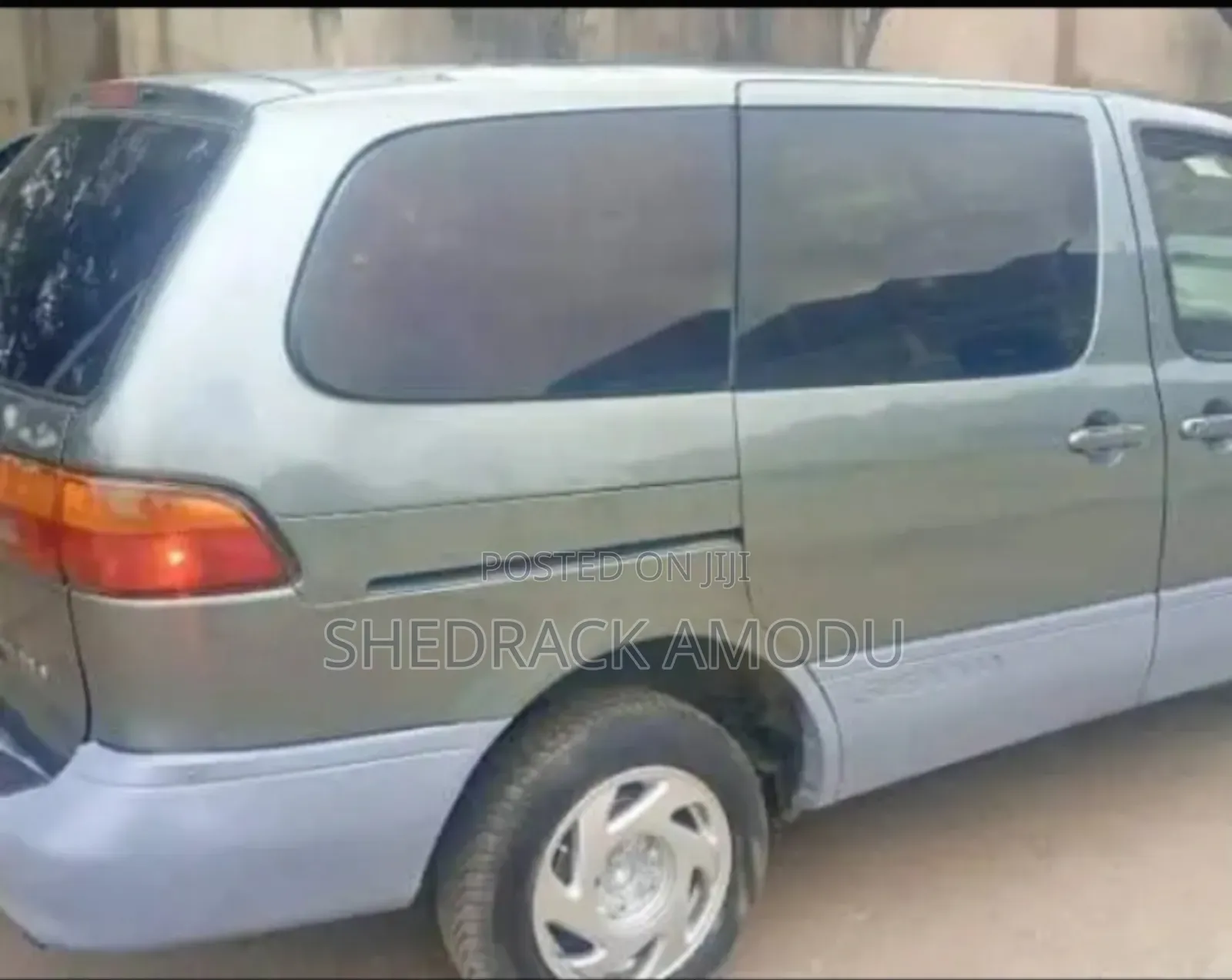 Toyota Sienna Available for Your Service.