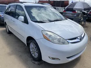 Toyota Sienna XLE 7 Passenger 2010 White