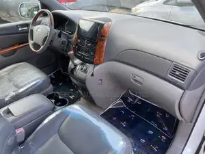 Toyota Sienna XLE 7 Passenger 2010 White