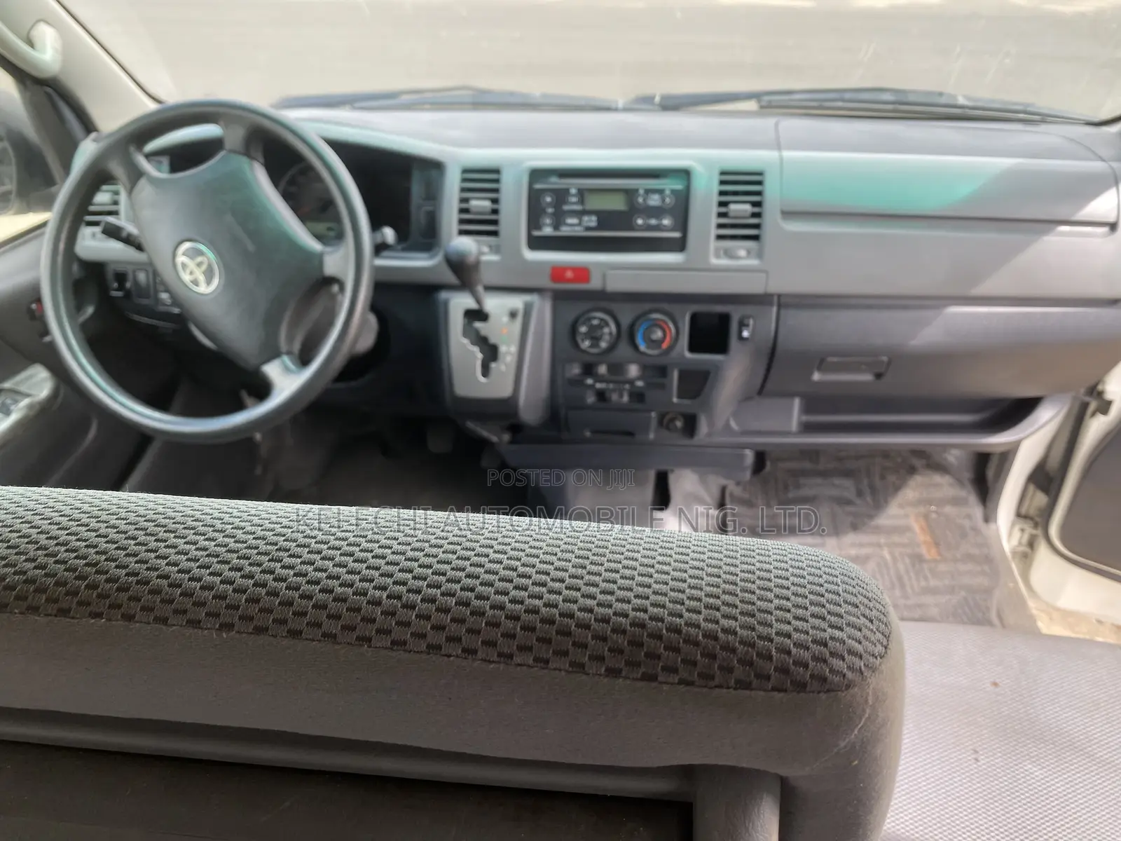 Toyota HiAce 2010 White