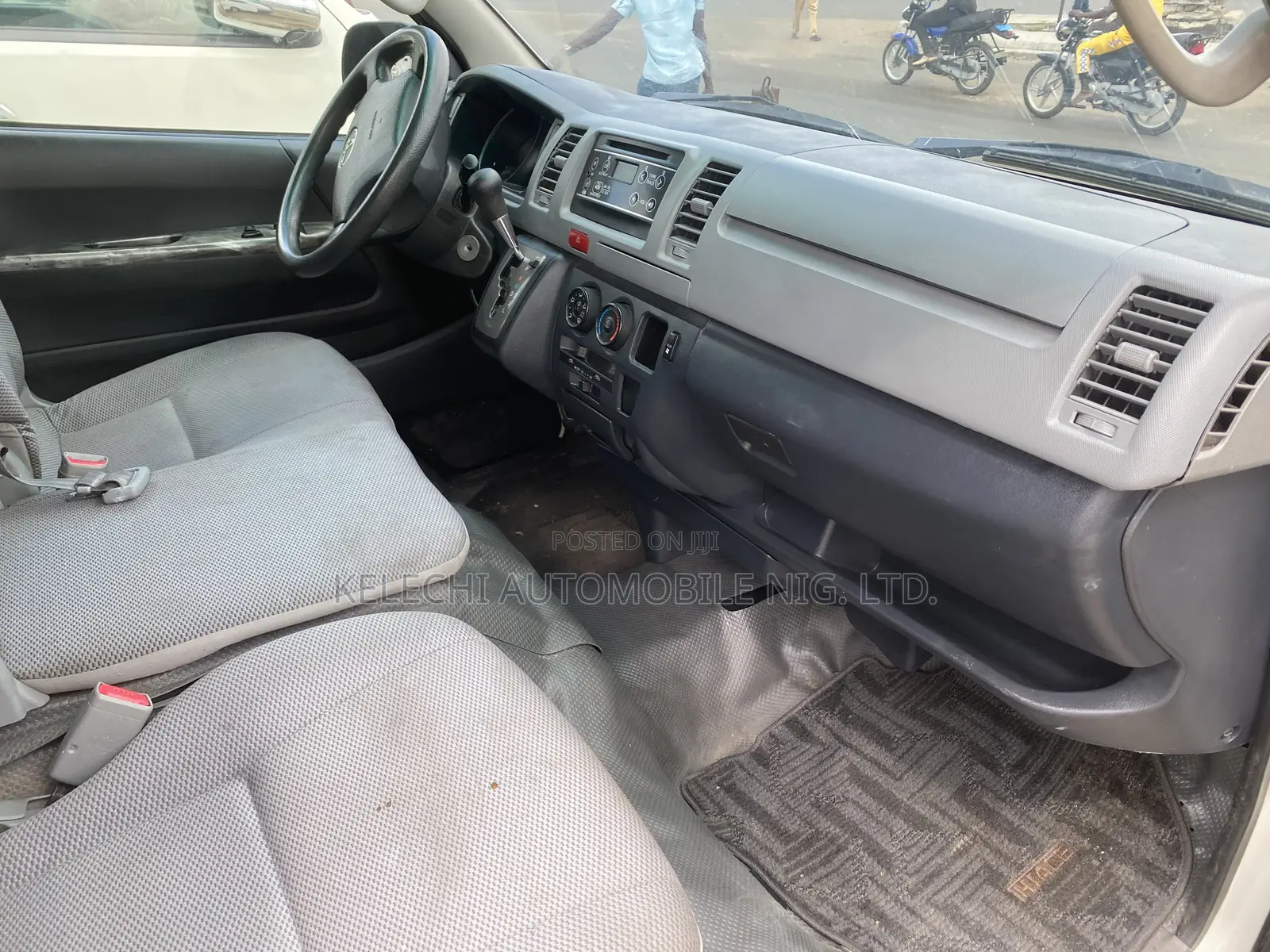 Toyota HiAce 2010 White