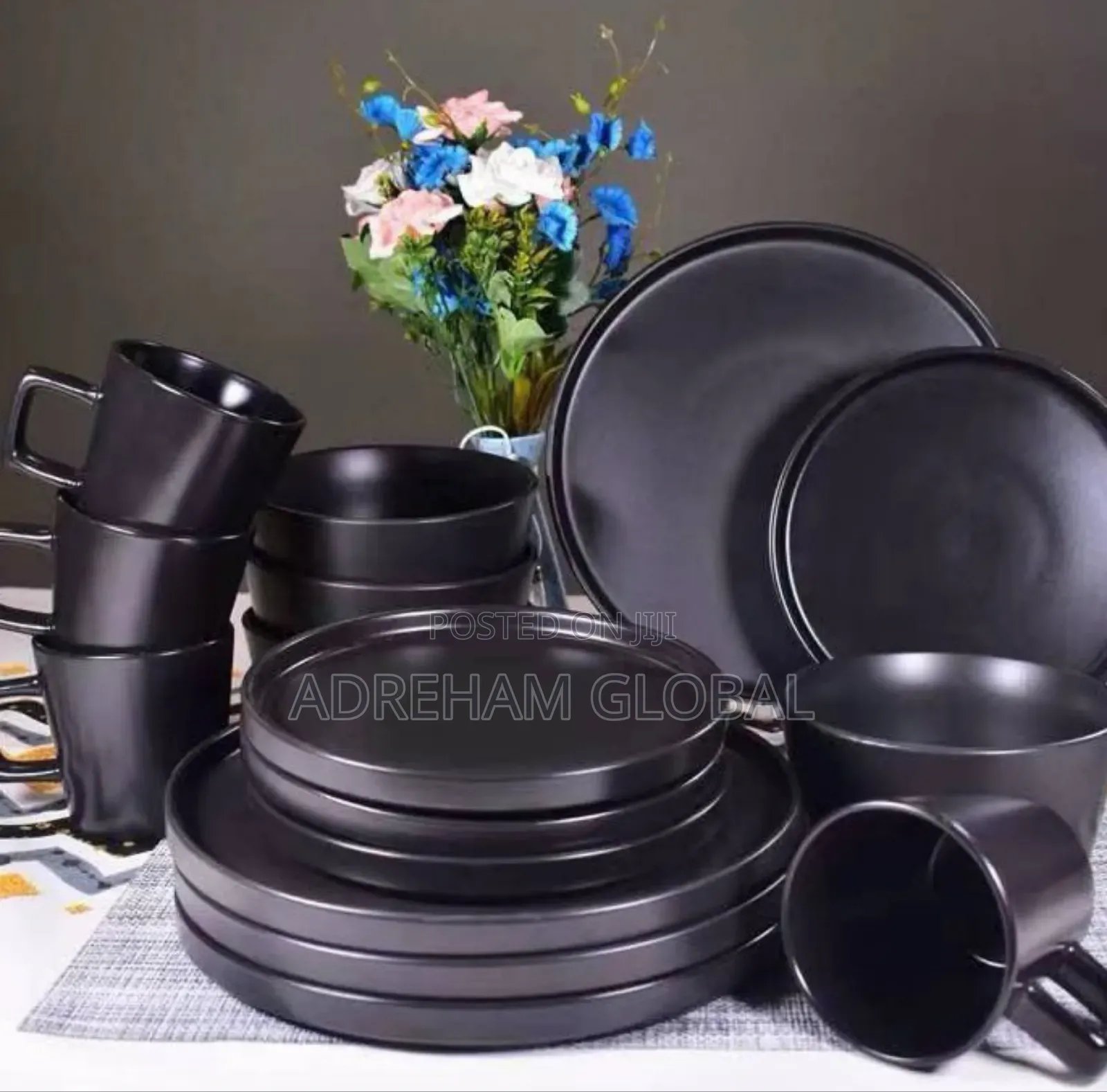 Black Dinner Set
