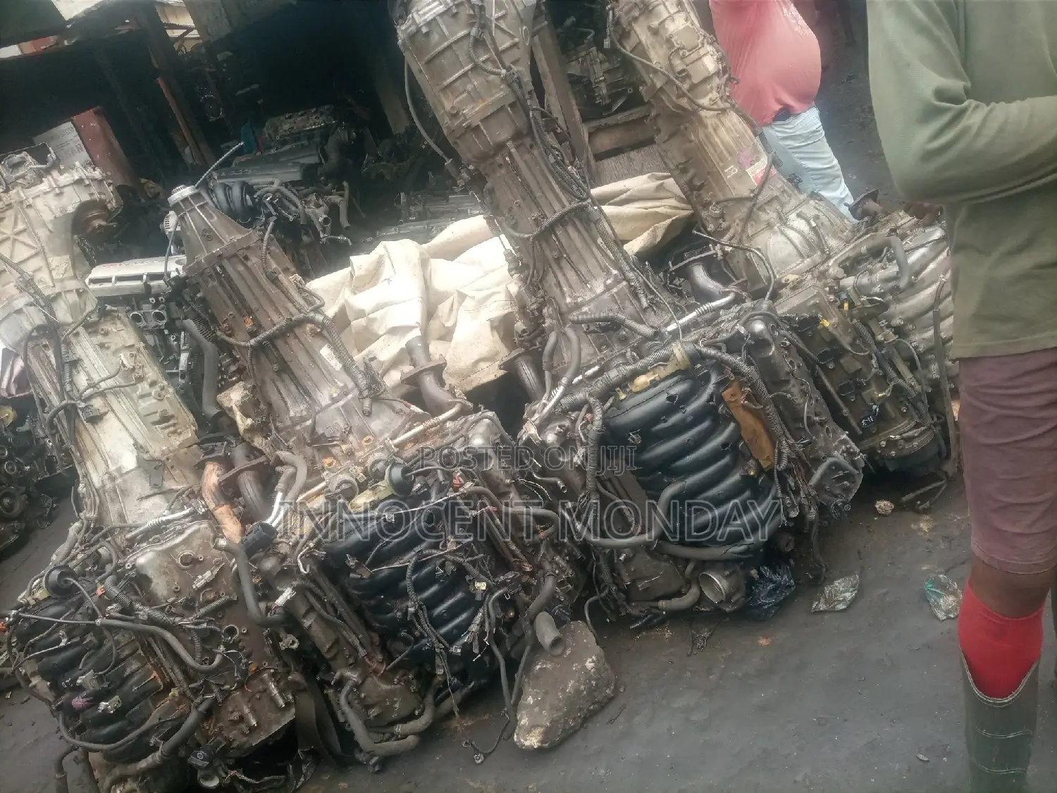 Toyota Sequoia Engine. 3ur.