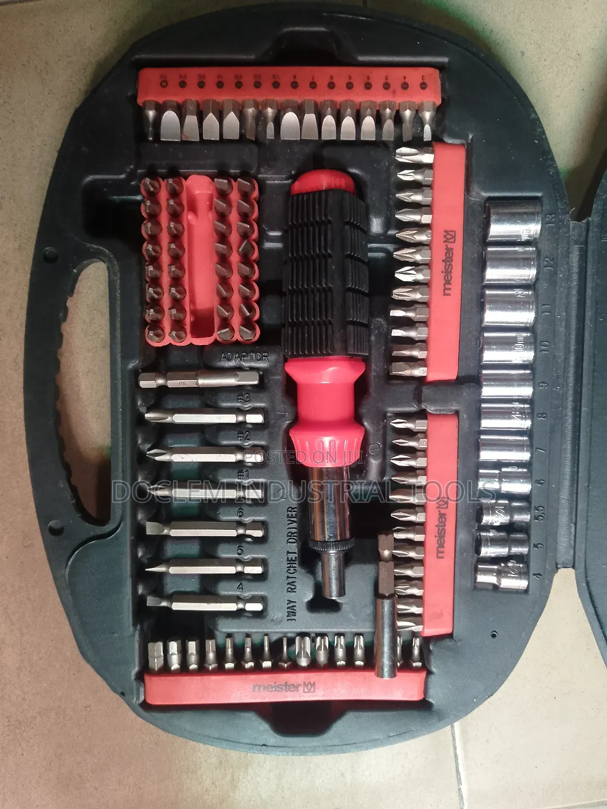 Set of Screwing Bits