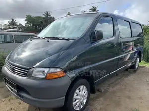 Toyota HiAce 2009 Green