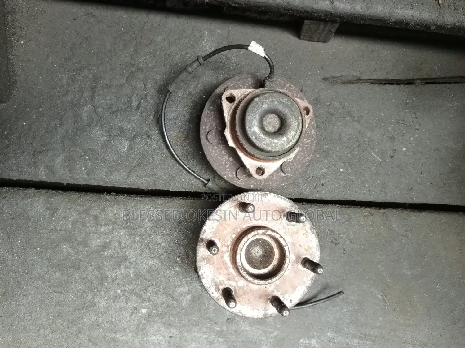 Front Hub Escalade 2 Wheel 2005