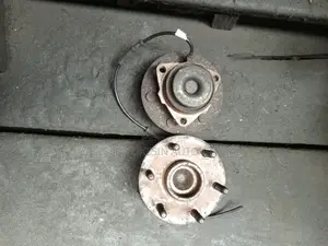 Front Hub Escalade 2 Wheel 2005