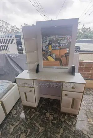 Dressing Table With Mirror