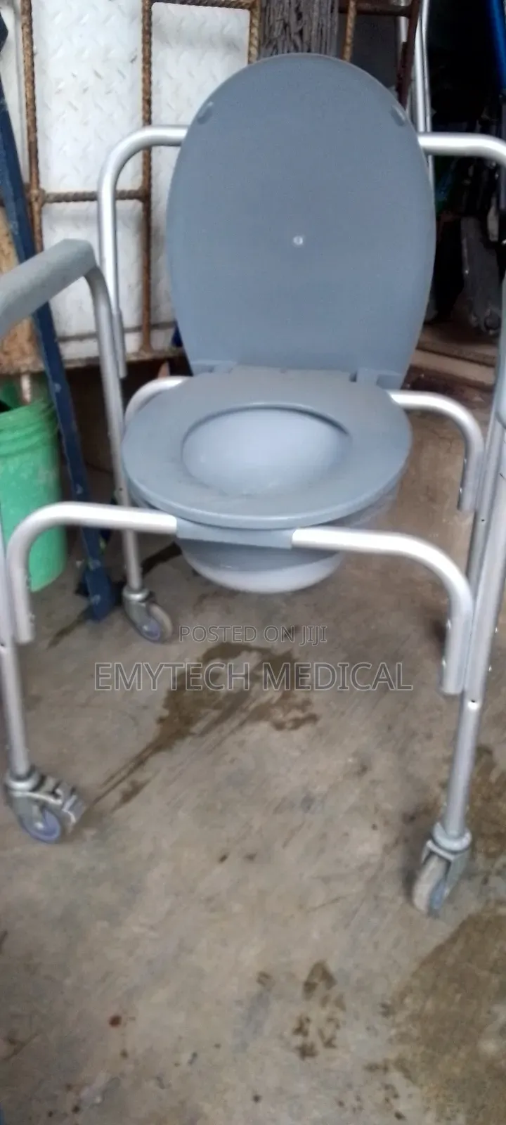 Wheelable Commode Seat