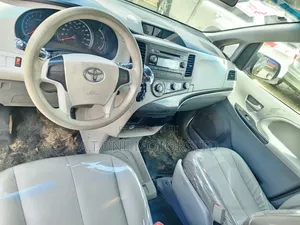 Toyota Sienna 2014 Black