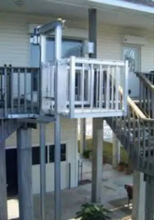 Photo - Hydraulic Lift
