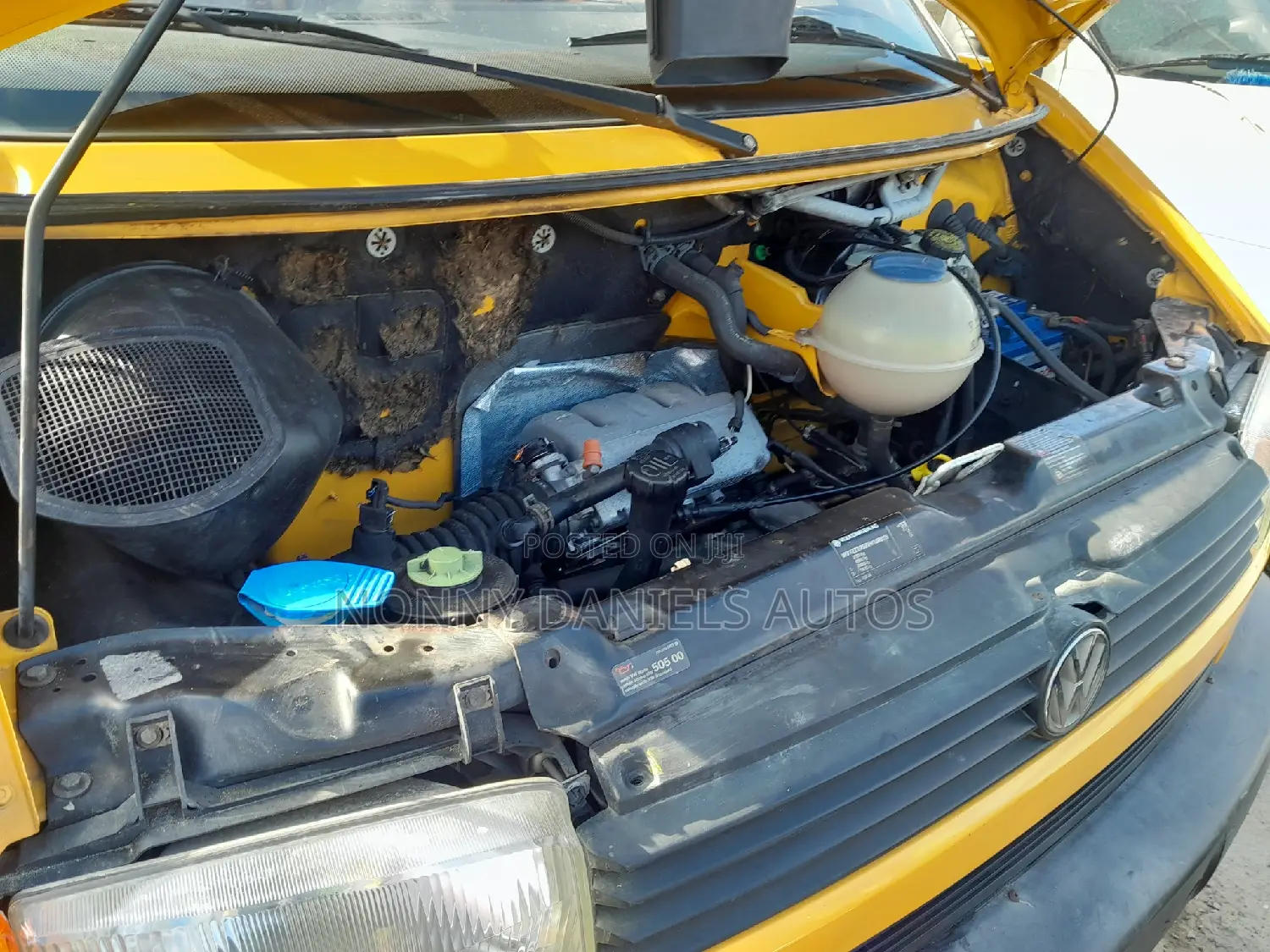 Volkswagen Transporter 2002 Yellow