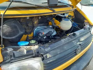 Volkswagen Transporter 2002 Yellow