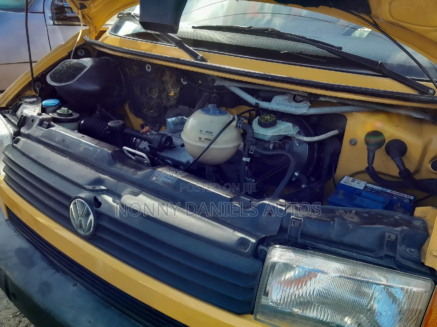 Volkswagen Transporter 2002 Yellow