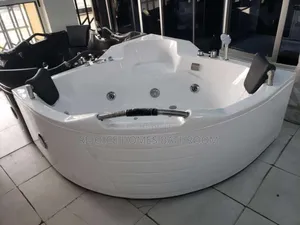 Corner Jacuzzi