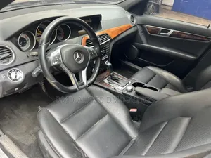 Mercedes-Benz C250 2012 Blue