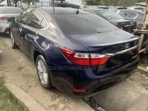 Lexus ES 2014 Blue