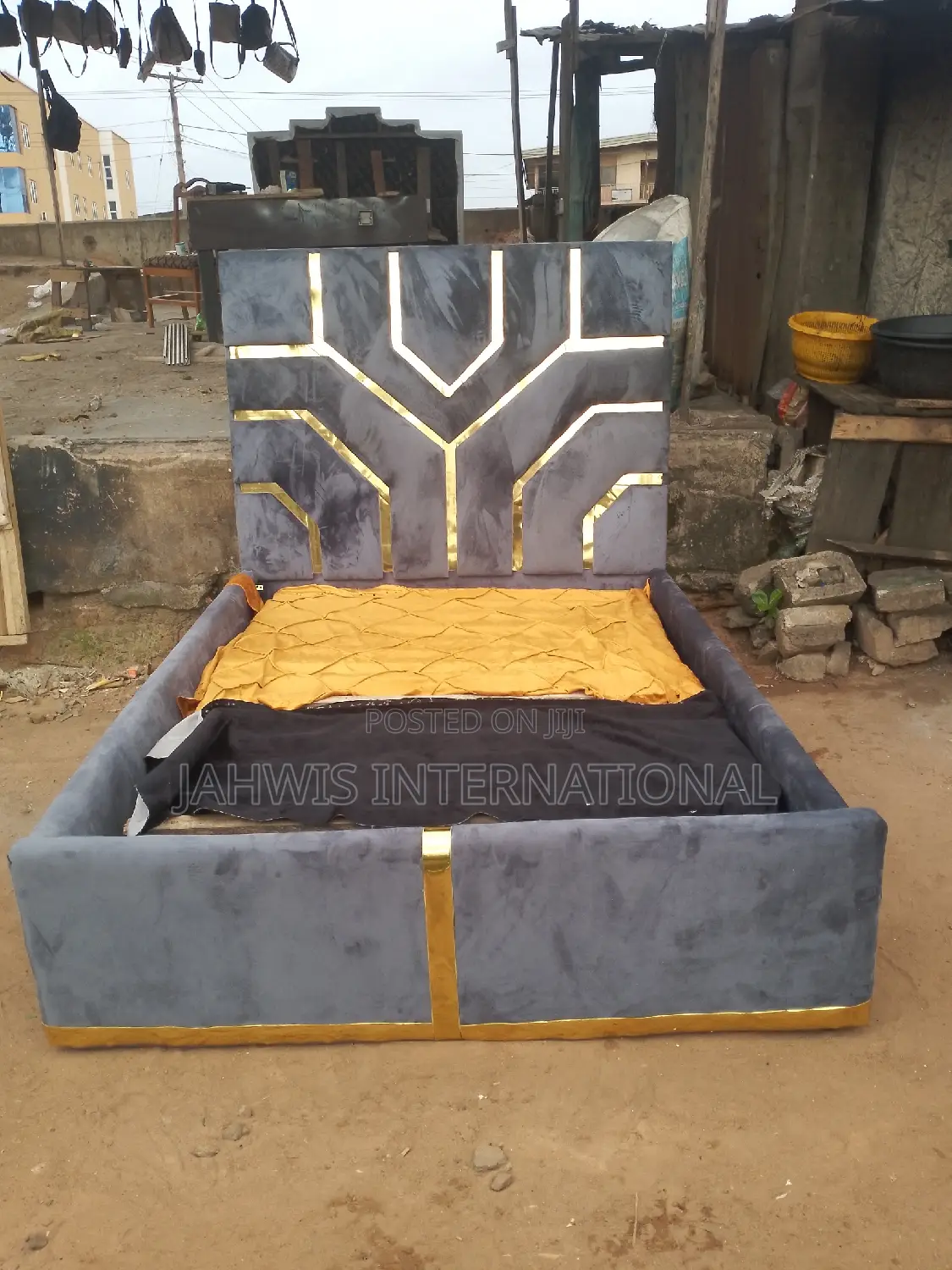 Big Boys 4.5b,6ft Bed Frame